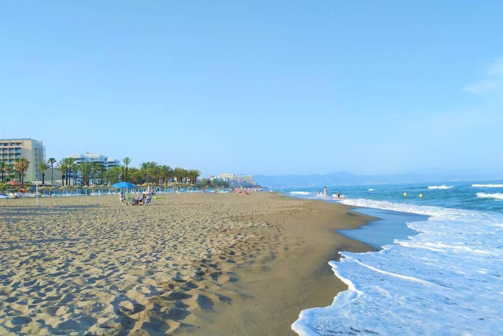 Апартаменты Dona Carlota Gardens, Sea Views, Pool, Restaurant Торремолинос Экстерьер фото