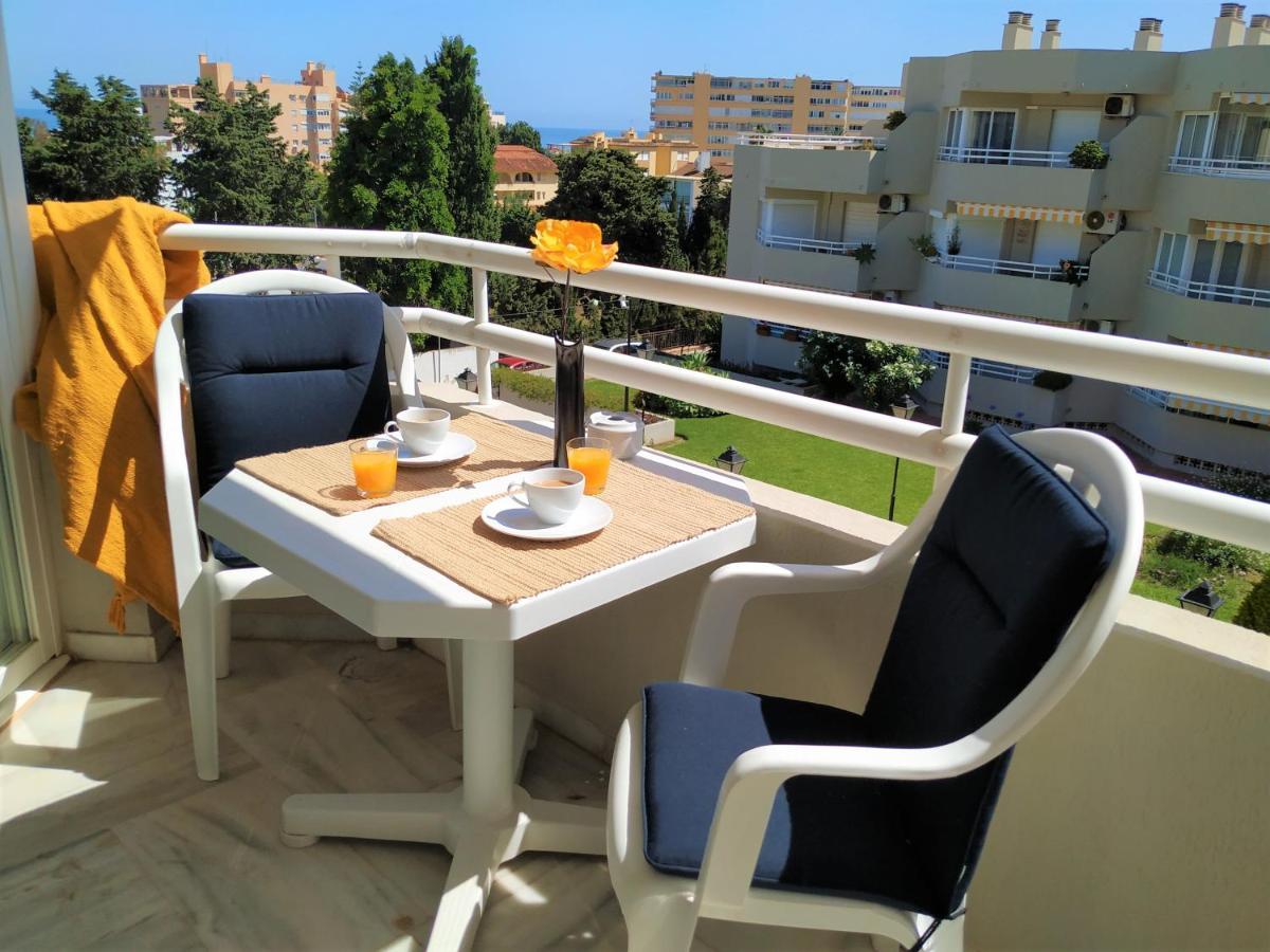 Апартаменты Dona Carlota Gardens, Sea Views, Pool, Restaurant Торремолинос Экстерьер фото