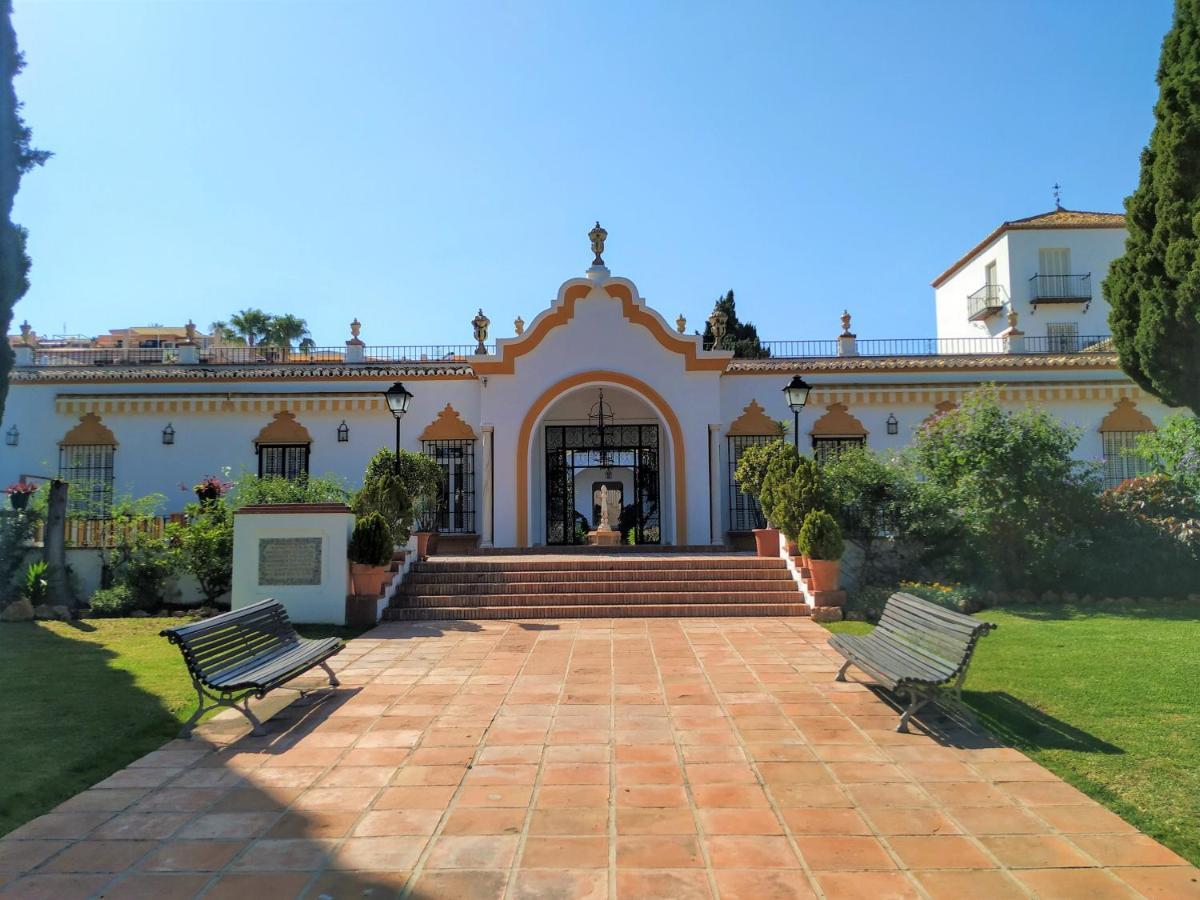 Апартаменты Dona Carlota Gardens, Sea Views, Pool, Restaurant Торремолинос Экстерьер фото